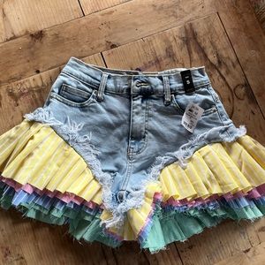Akira festival ruffle shorts size small nwt